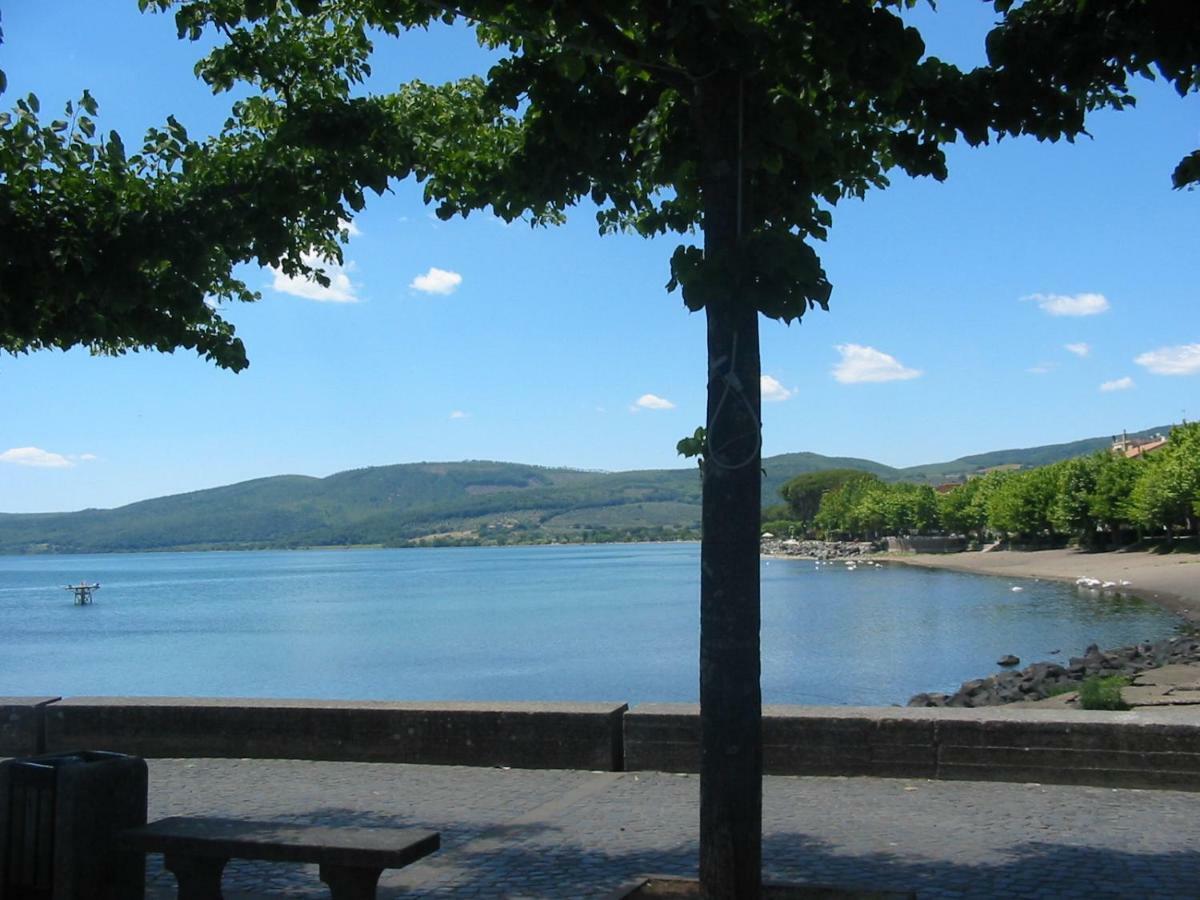 Вилла La Rosa Sul Lago Тревиньяно-Романо Экстерьер фото